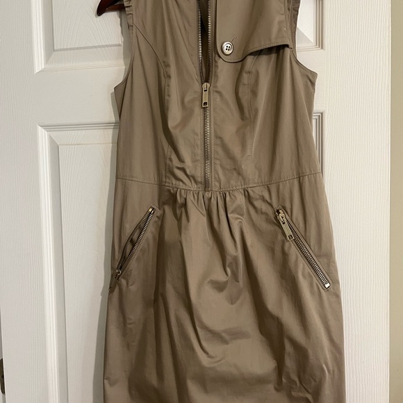 Burberry Dress,  size 6 - Picture 13 of 14